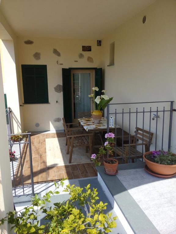 Casa Papaveri Rossi Finale Ligure Cameră foto